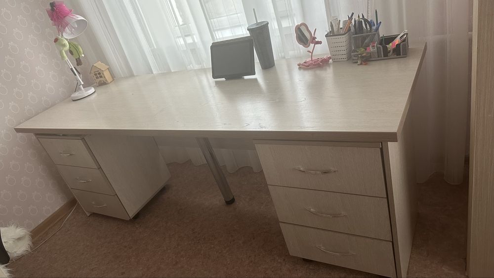 Стол письменый , офисный