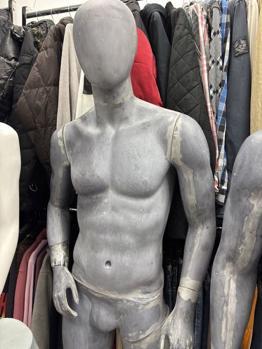 Три броя манекен и един торс