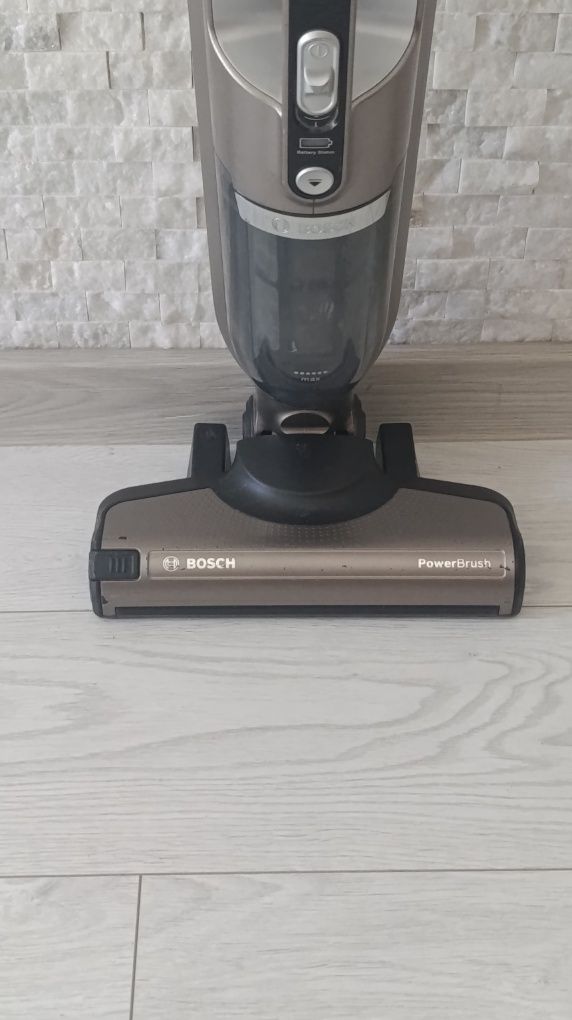 Вертикална прахосмукачка Bosch flexxo series 4