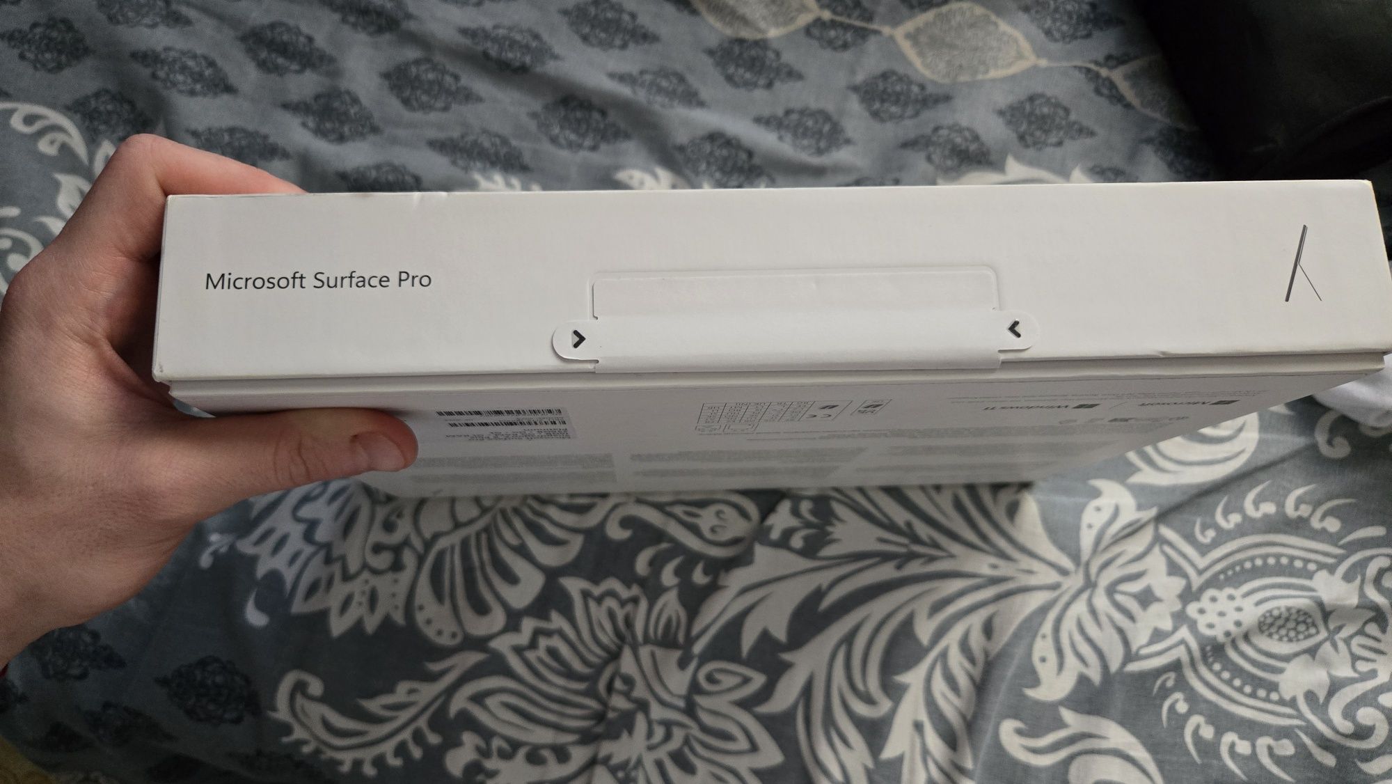 Microsoft surface 11 pro- platinum , 16gb snapdragon X plus, 256gb