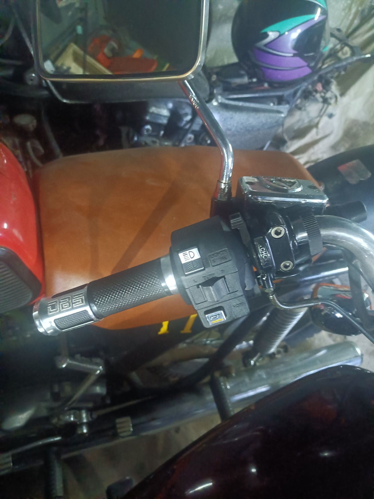 Мотоциклет Honda magna v30