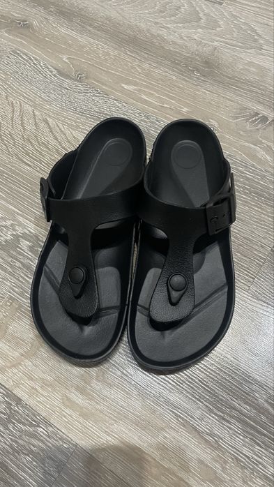 Сланцы шлепанцы новые