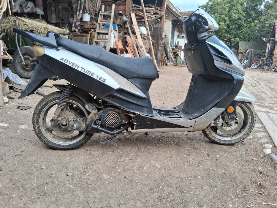 Vând scuter 150 cc