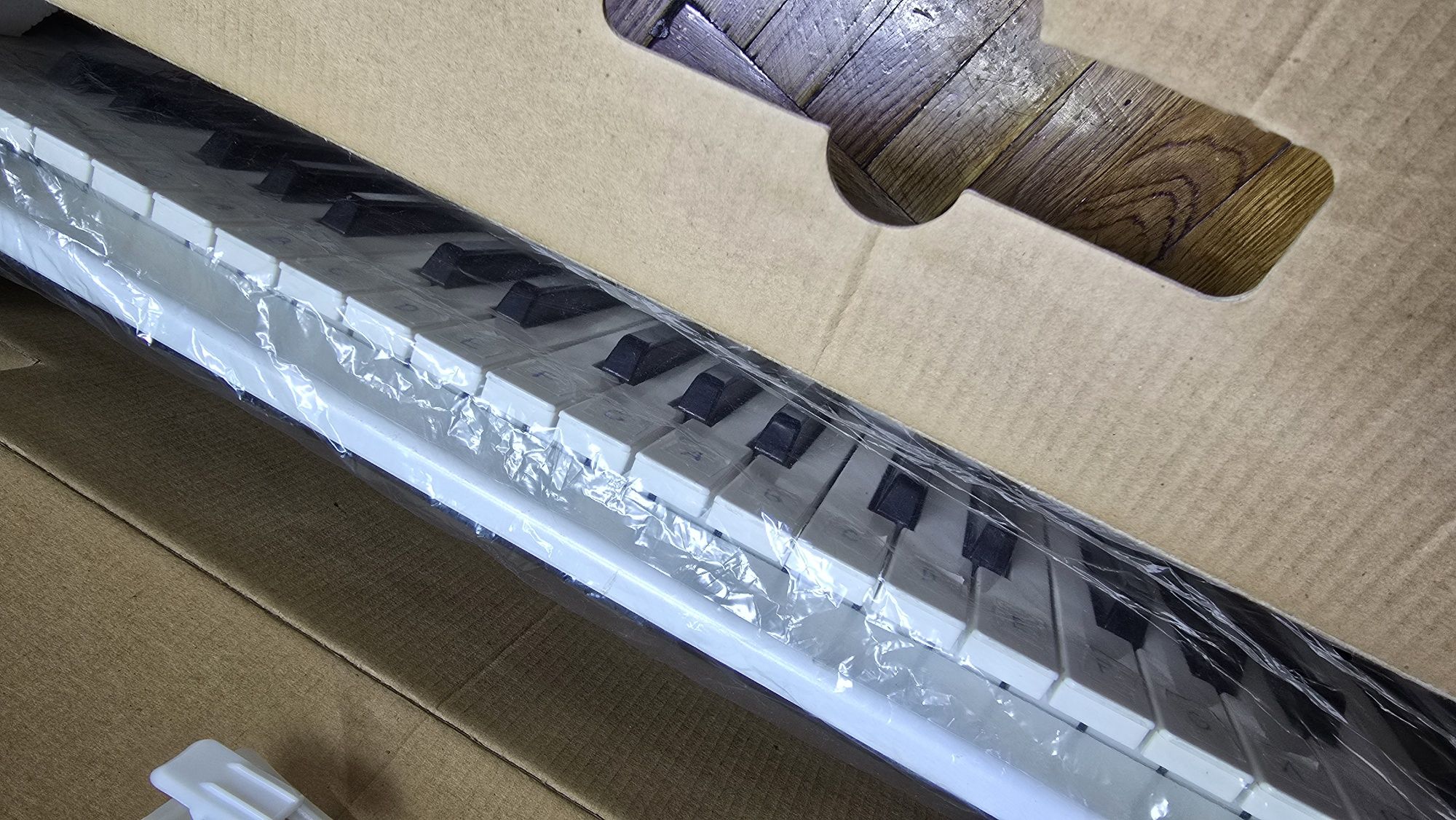 Продаётся: MIDI-клавиатура Samson Carbon 49 USB MIDI Controller