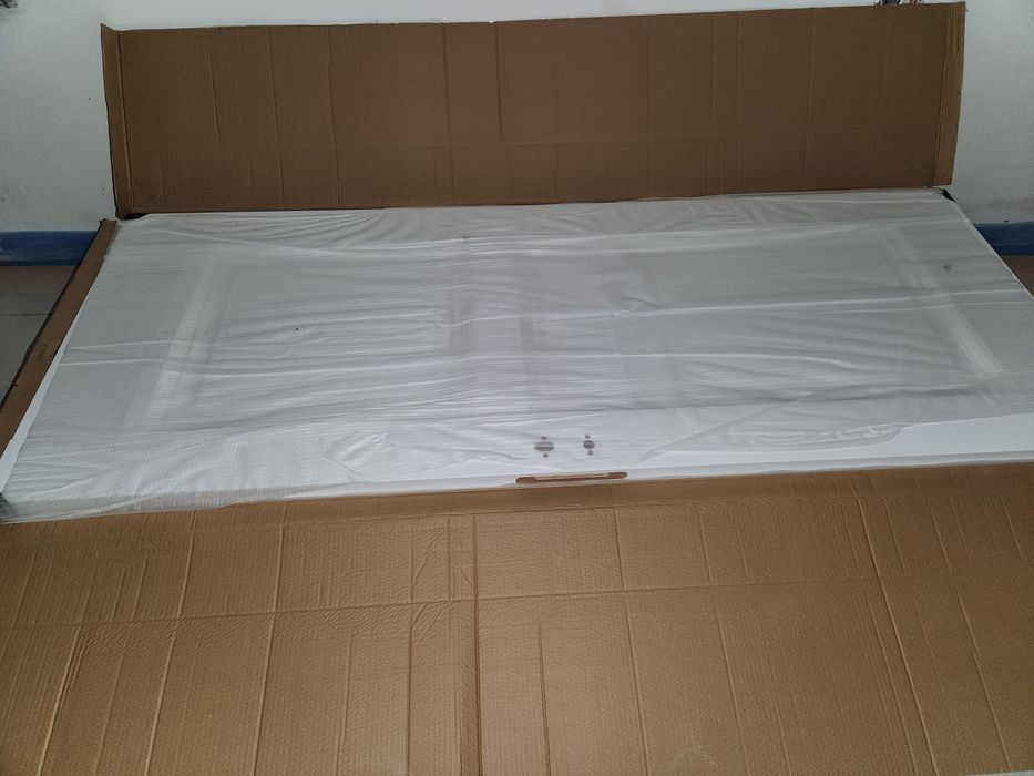 Ușă din lemn stratificat cu toc extensibil