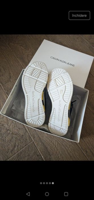 Vând adidași Calvin klein