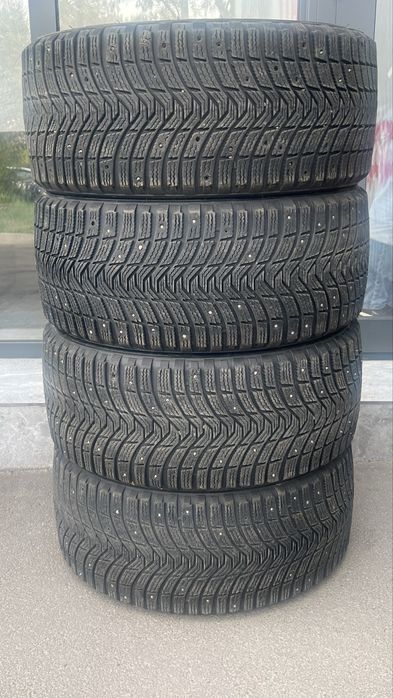Продам зимние шины Michelin 245/35 R20 шипованные