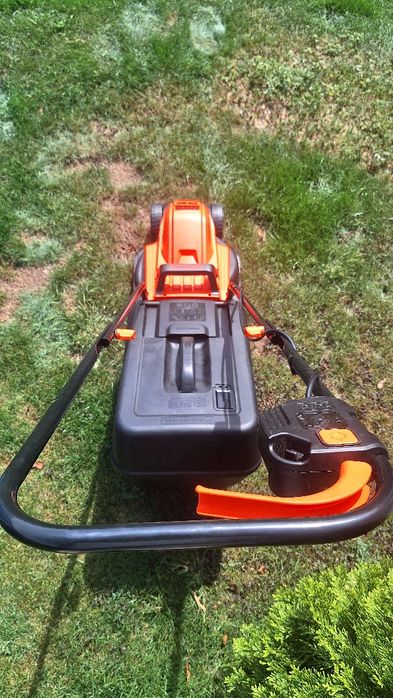 Masina de tuns iarba Black Decker
