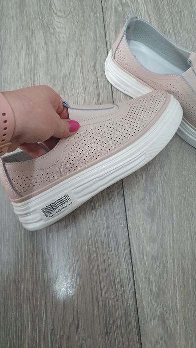 Vând pantofi piele naturala marimea 38
