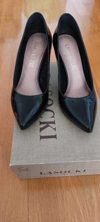 Дамски обувки черен лак