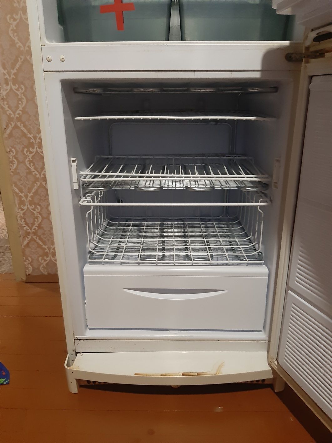 Хладилник с фризер  Силтал 185 см