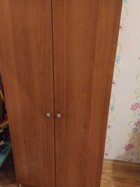 двукрилен гардероб