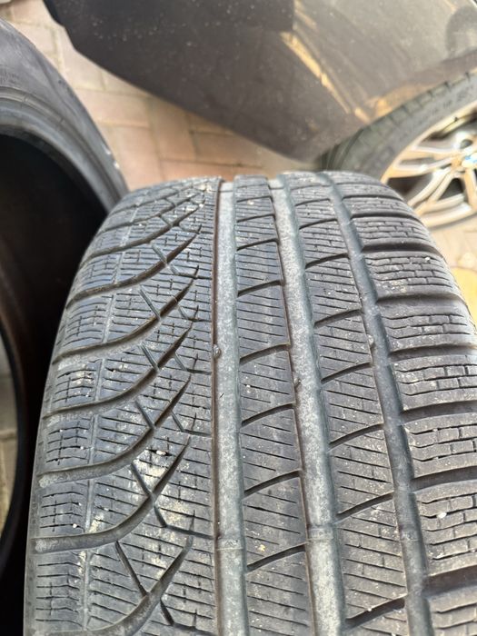 Anvelope iarna 255 45 19 / 235 55 18 Pirelli P zero