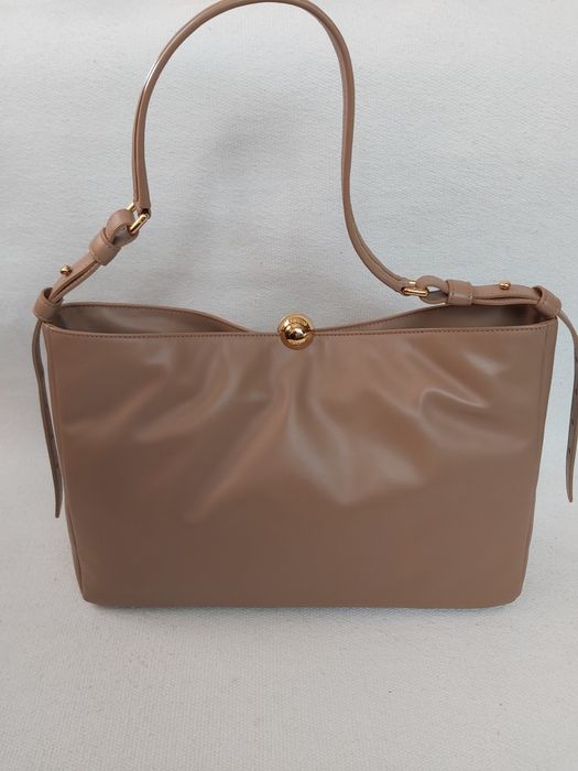 Най-добрите цени за годината!Голяма чанта Furla Grigio Sfera