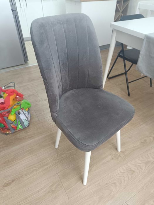 Тапициран единичен стол