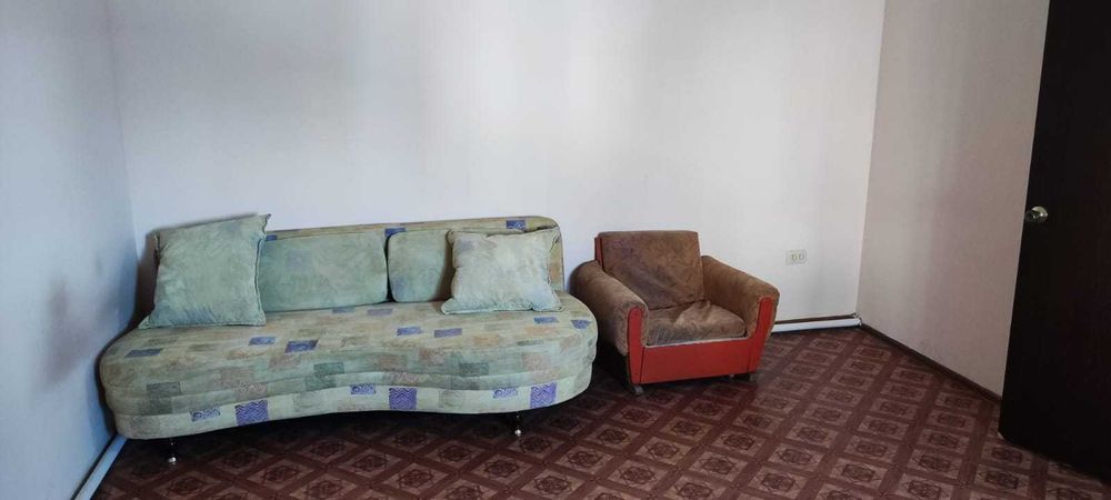 сдается благоустроенная комната 40 кв.м  в общежитии