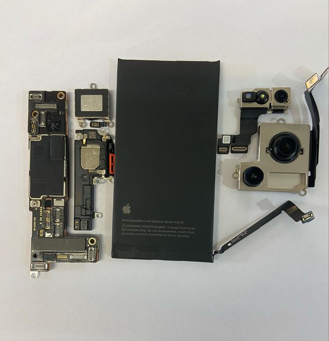 iPhone 15  за части / I cloud/-корпус, дисплей, батерия, камери, ленто