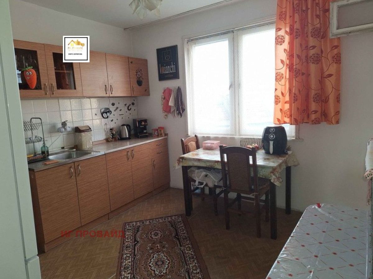 Продава многостаен апартамент  в  гр. Айтос - 91 кв.м