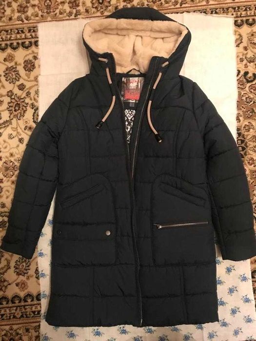 Продам куртку зимнюю женскую (пуховик)