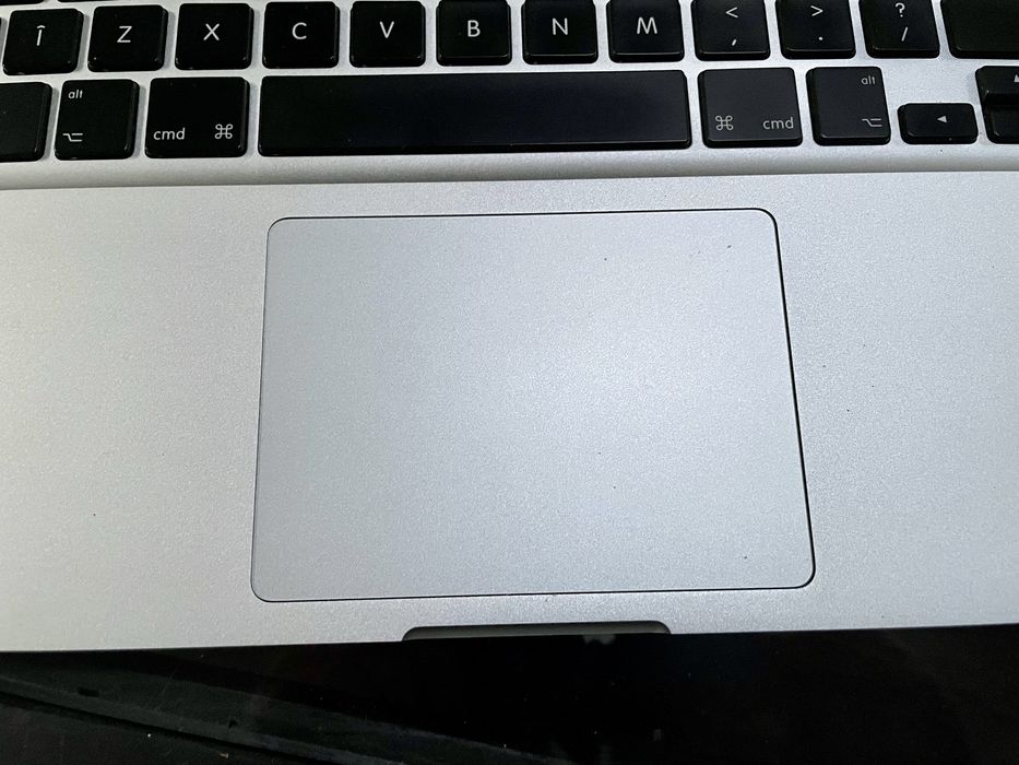 Macbook Pro A1278 13 inch, i5 2,3 GHz, Stocare 750 GB, RAM 8 GB