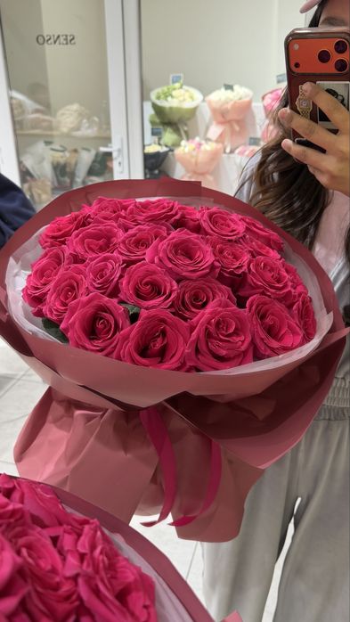Розовые голландские розы