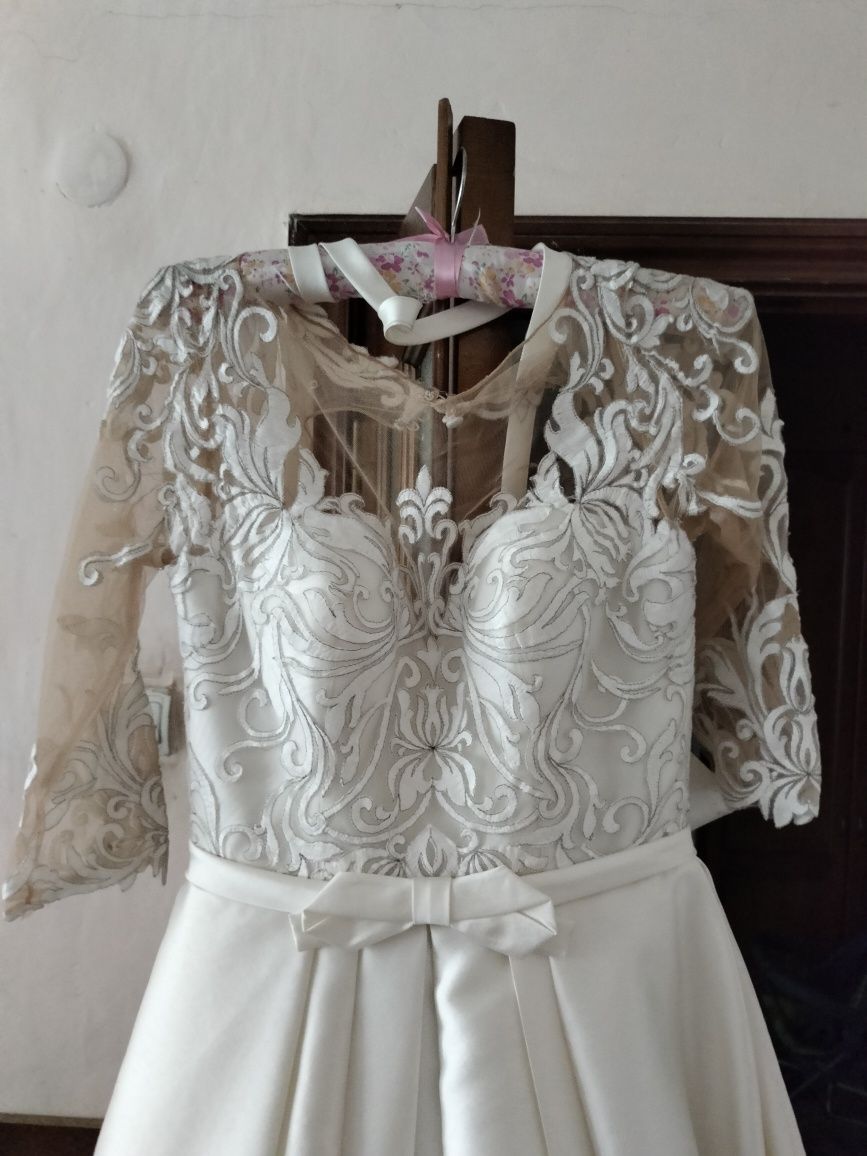 Продам свадебное платья модное, в отличном состояний.