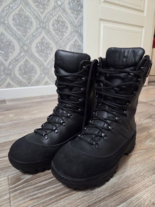Продам ботинки черного цвета