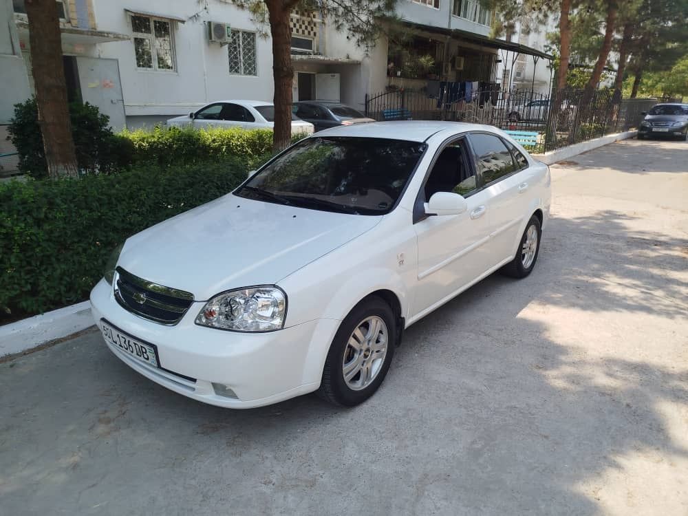Продаётся автомобиль,,LACCETI,,