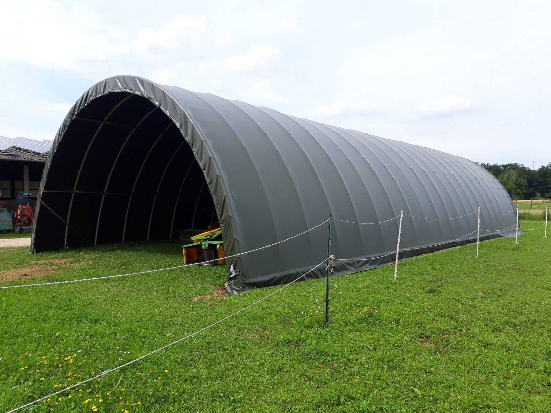 9x20 M Hala BUDGET Semirotunda 720g/m² PVC IGNIFUG- alb si verde GM