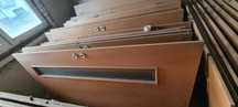 Vand aprox 50 Usi de birouri foarte masive cu feronerie,partial cu Toc