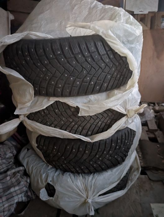 Зимние шипованные шины Continental IceContact 3