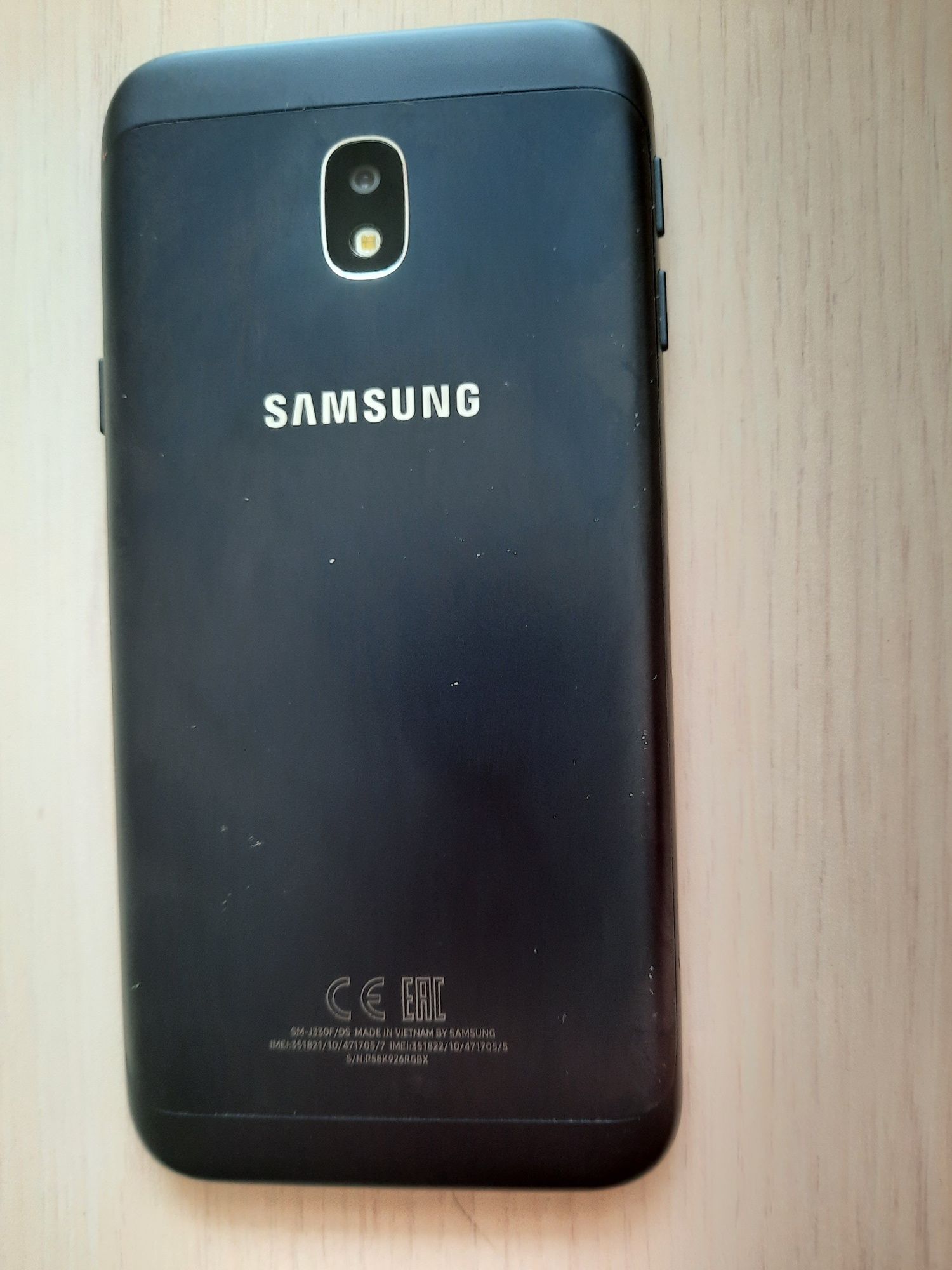 Продам Samsung J3 телефон