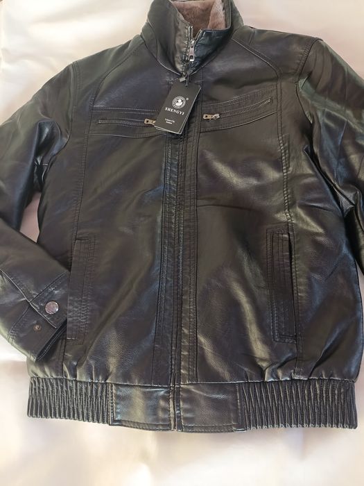 Продам новую  зимнюю куртку .