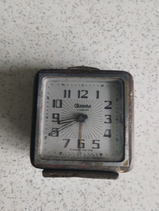 Продавам много стар ретро часовник,марка сигнал.