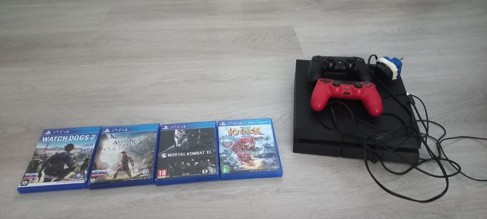 Playstation 4  две приставки