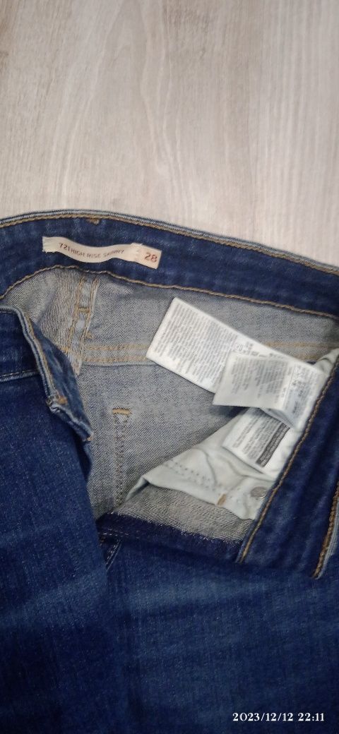 Джинсы женские Levi's Garage Zara