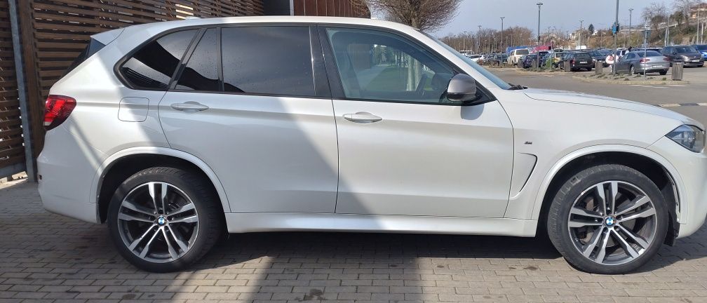 Vând BMW X5 M50D