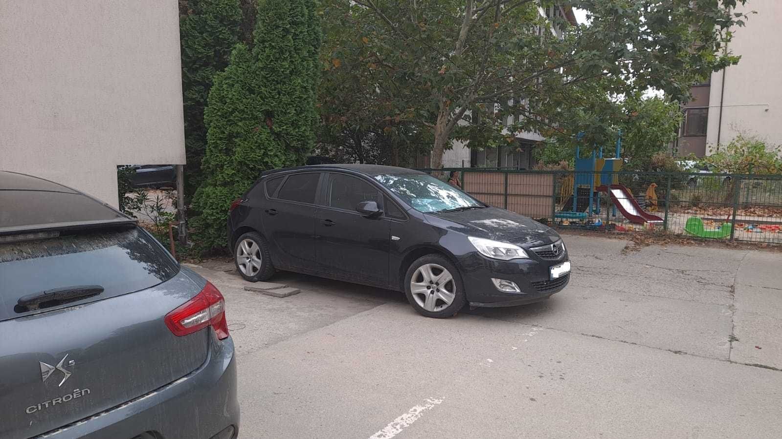 Opel Astra J 2011