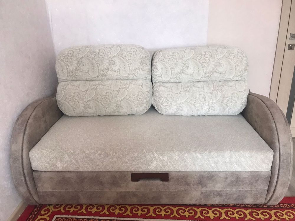 Срочно продам новый раскладной диван