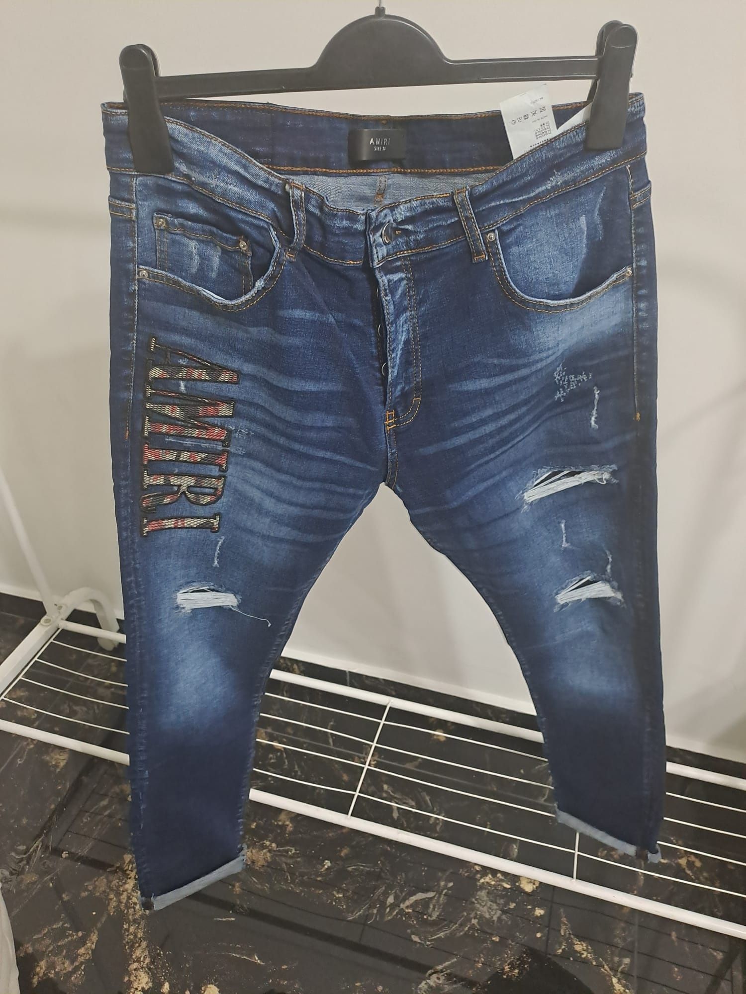 Blugi      Amiri