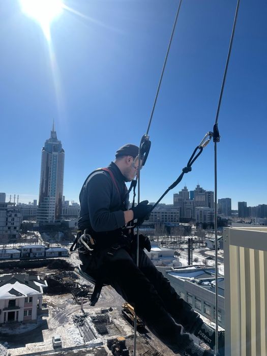 Альпинист , установка кондиционера, высотные работы