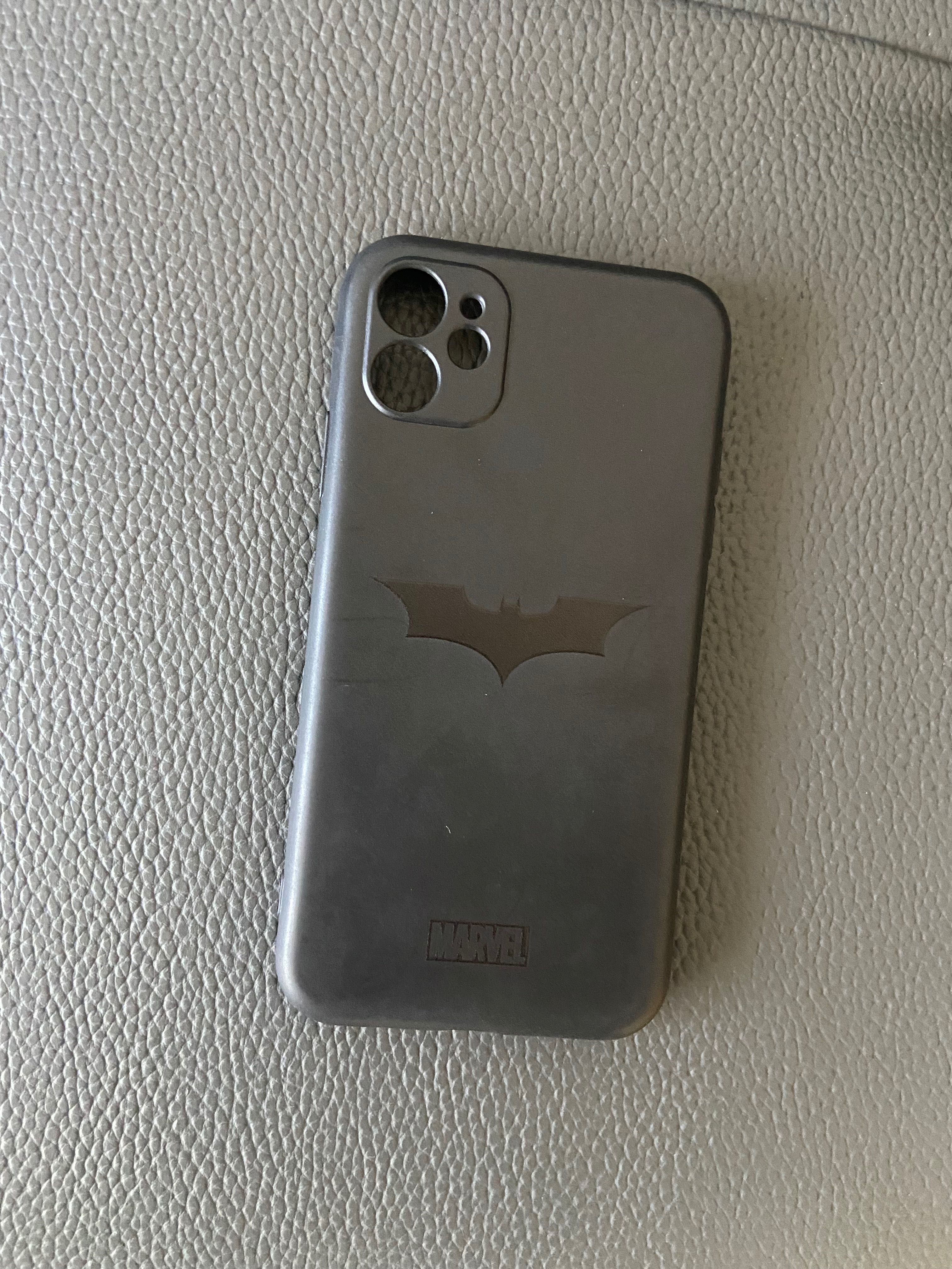 Huse IPhone 11 Avengers și Batman
