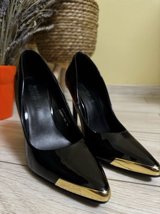 Pantofi Versace Jeans Couture – Mărimea 35 – 120 lei