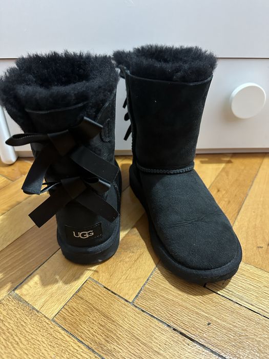 Обувки UGG.