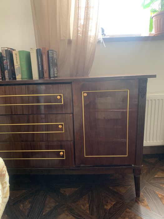 Продам сервант из румынского гарнитура