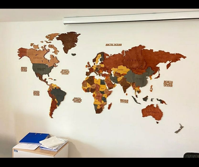 Трипластова дървена карта на света