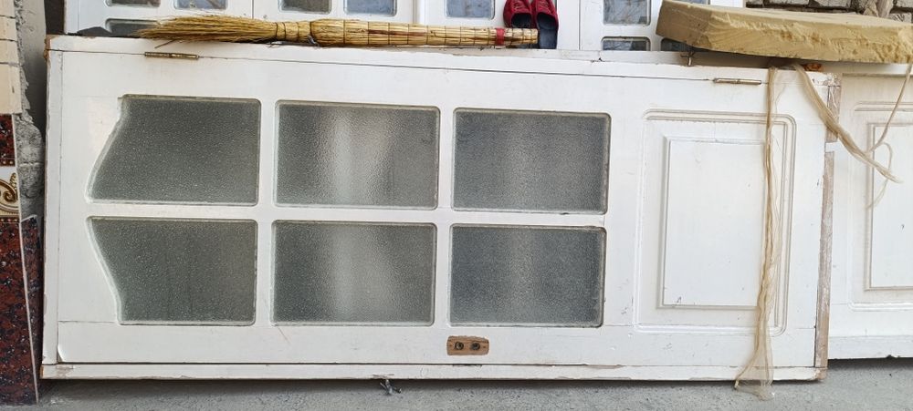 Eshik 3 ta yangi 1 deraza 2 eshik