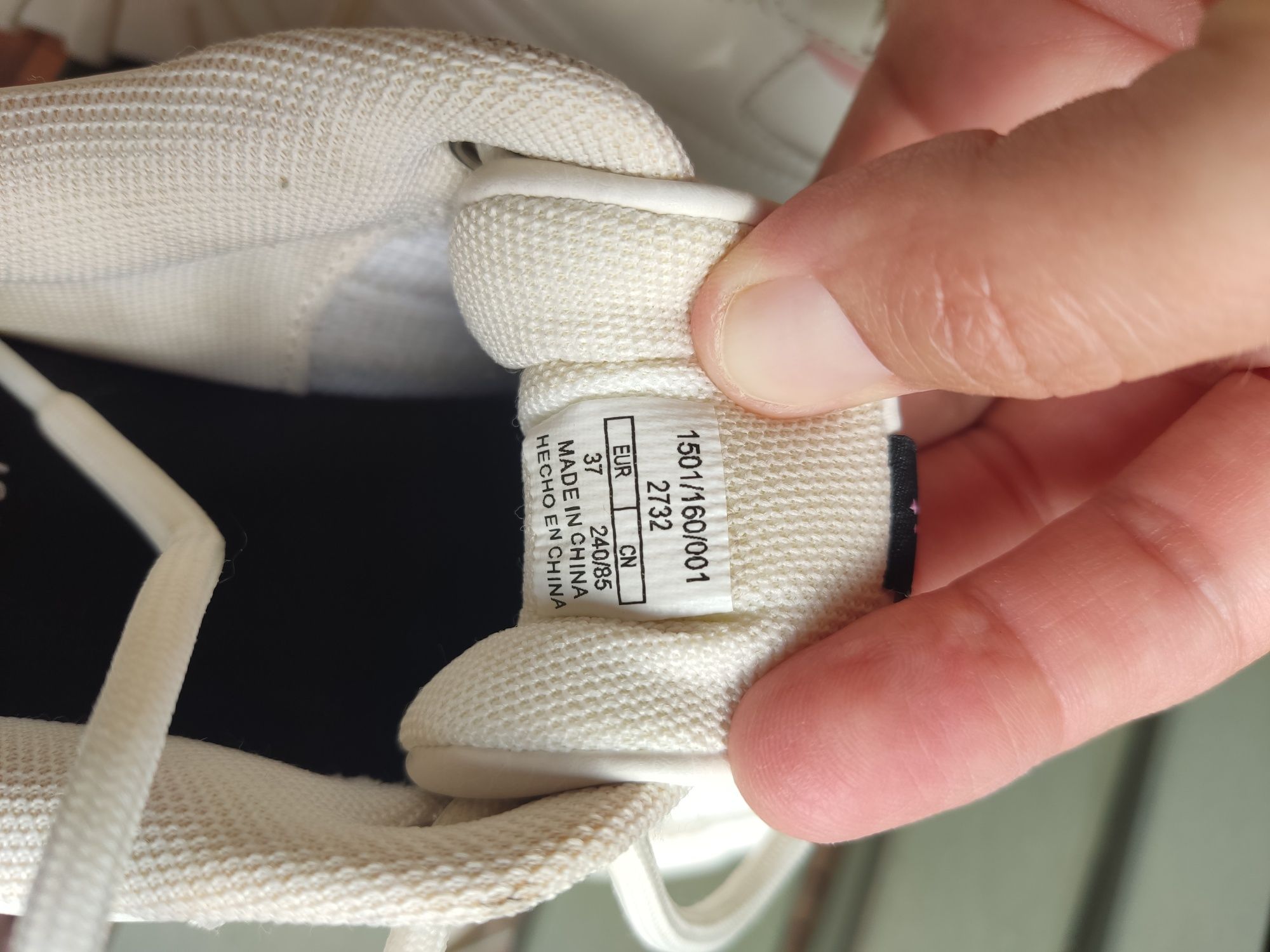 Adidadsi Bershka marimea 37 Hello Kitty