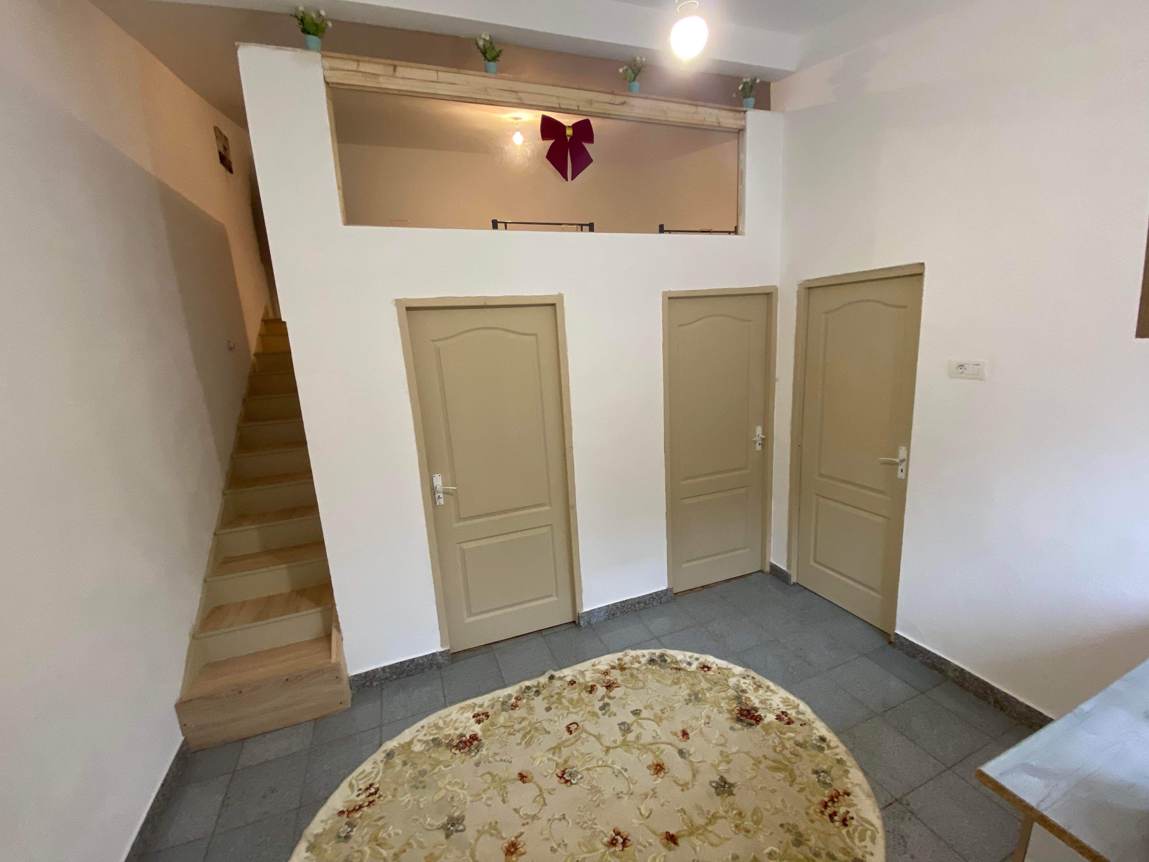 Casă de închiriat apartament 65Mp cu curte parcare gratis