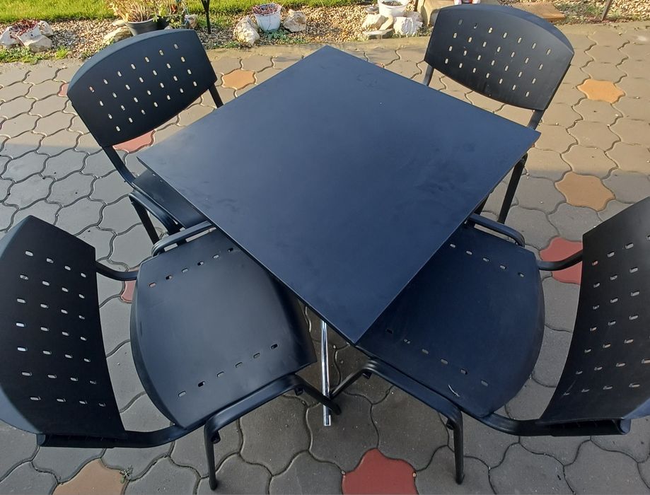 set masa cu 4 scaune